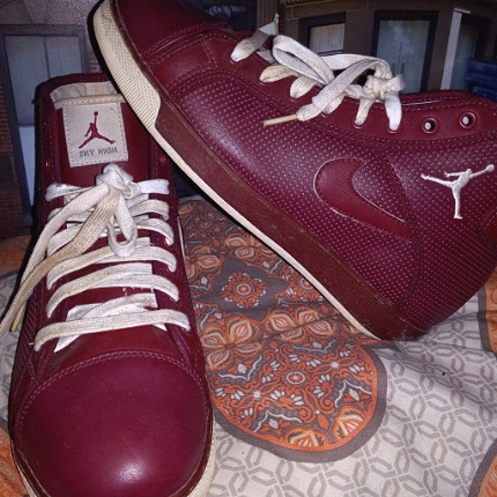 🔥🏀 Jordan "Sky High" Hightop Sneakers, Blood Red and White, Size US11 🏀🔥
